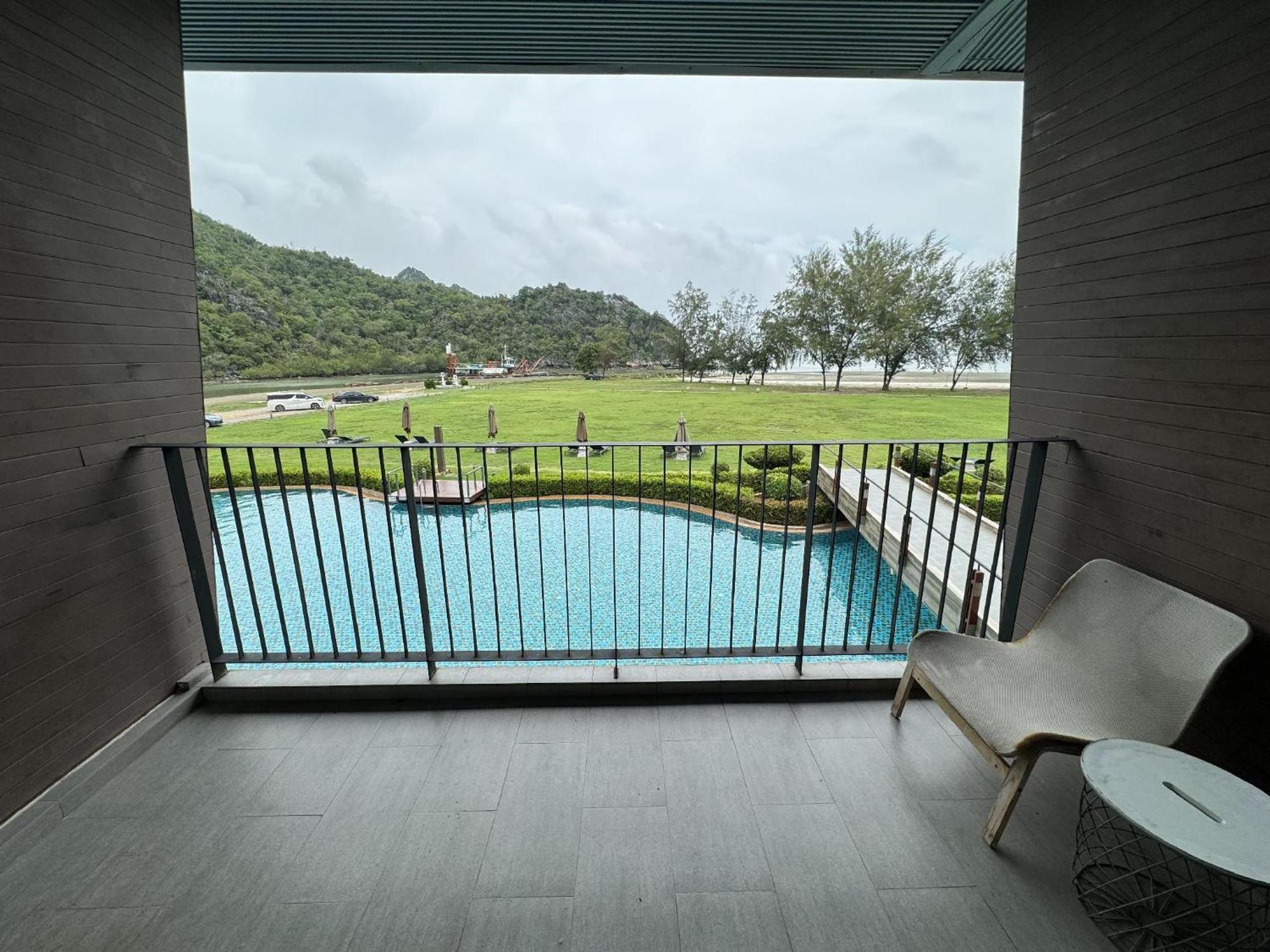 La Isla Pranburi Beach Resort Sam Roi Yot Εξωτερικό φωτογραφία