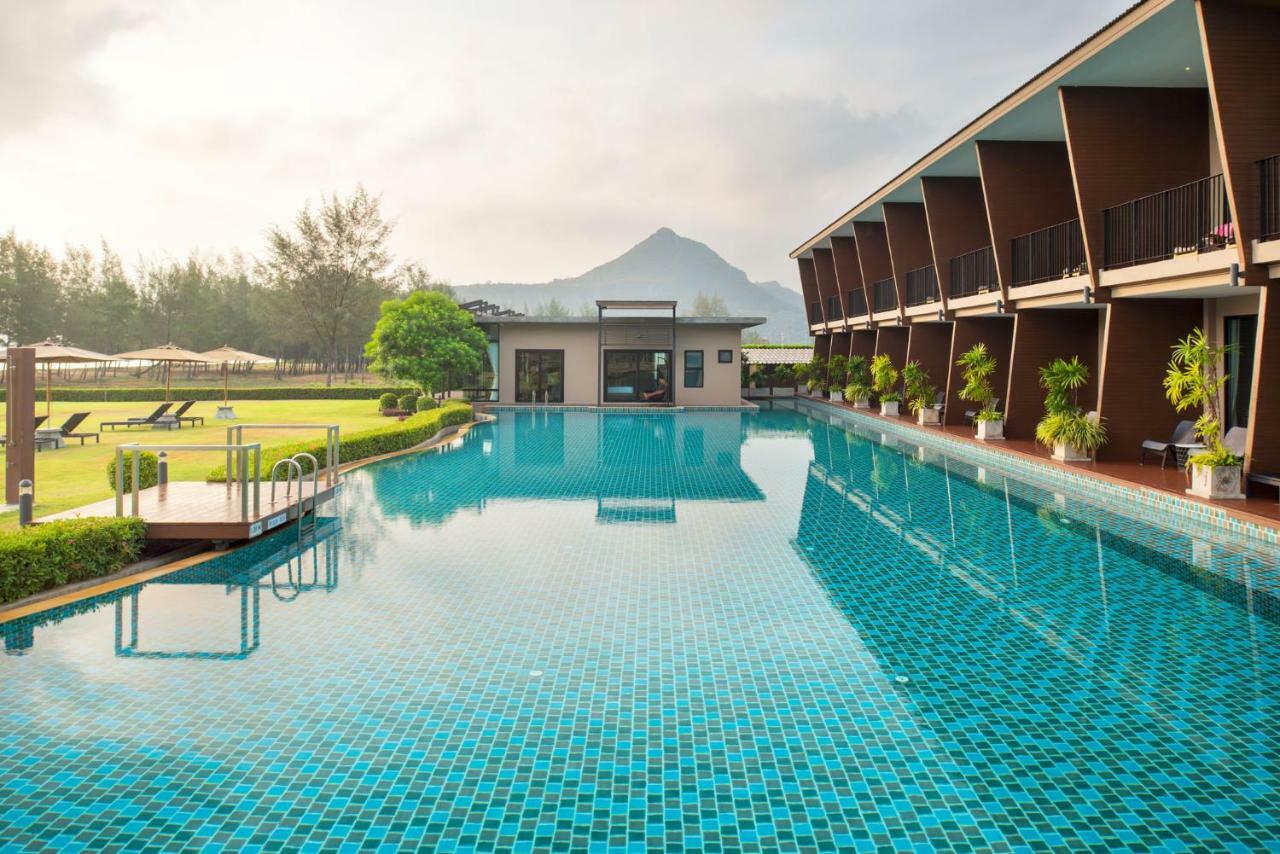 La Isla Pranburi Beach Resort Sam Roi Yot Εξωτερικό φωτογραφία